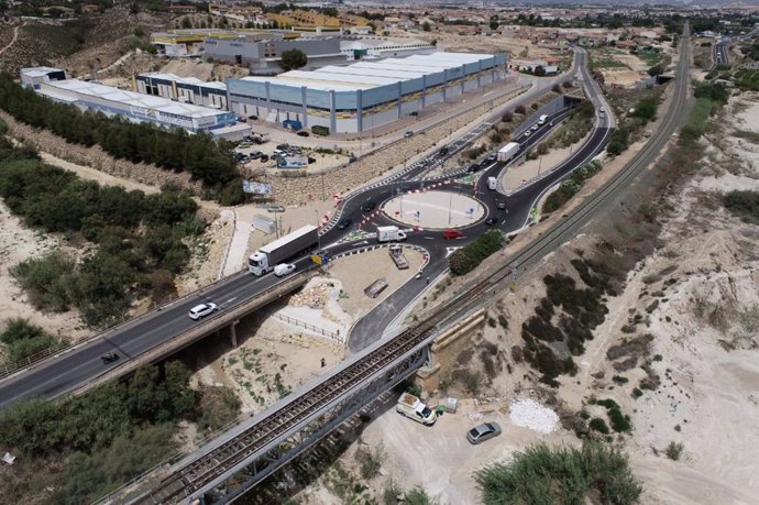 Transformación de la intersección entre las carreteras N-344A y N-344 en una glorieta