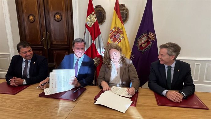 Los Presidentes De Sodebur Y Proburgos, Carlos Gallo Y César Barriada, Respectivamente, Flanquean Al Presidente De La Diputación, Borja Suárez, Y A La Alcaldesa De Burgos, Cristina Ayala.