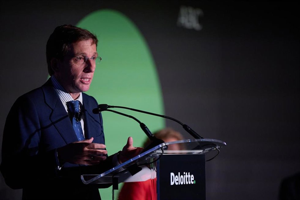 El alcalde de Madrid, José Luis Martínez Almeida, durante el 31 encuentro del sector financiero de ABC y Deloitte, en Casa de América, a 13 de noviembre de 2024