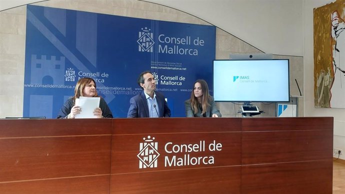 El conseller insular de Bienestar Social, Guillermo Sánchez, en rueda de prensa.