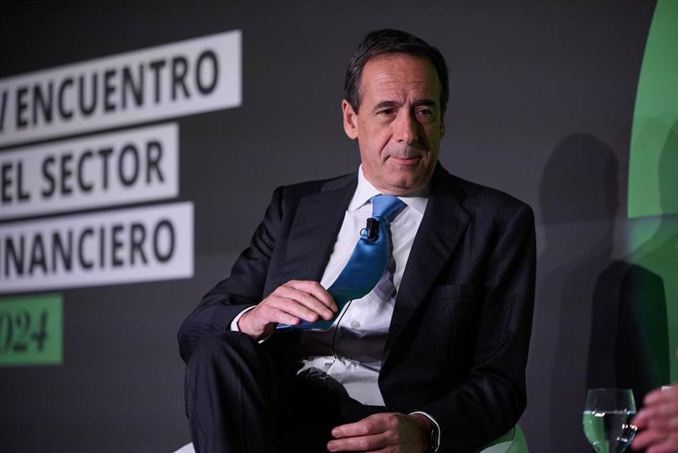 El consejero delegado de CaixaBank, Gonzalo Cortázar, durante el 31 encuentro del sector financiero de ABC y Deloitte, en Casa de América, a 13 de noviembre de 2024, en Madrid (España).
