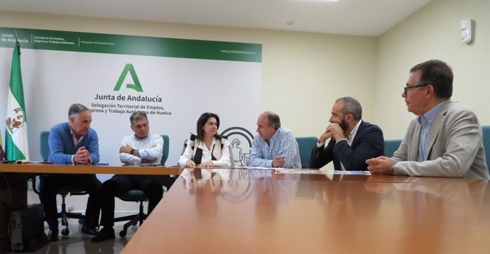 Reunión entre la la delegada de Industria, Energía y Minas de la Junta en Huelva, Lucía Núñez, con representantes de la Fundación Atalaya y la Fundación Riotinto.