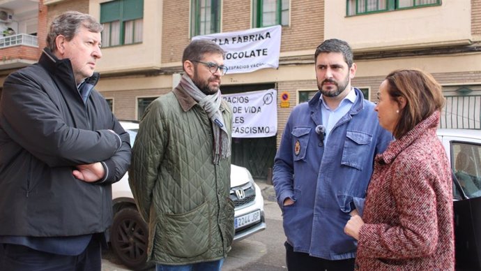 VOX denuncia una nueva 'okupación', esta vez en la antigua fábrica de chocolates del barrio Jesús de Zaragoza.