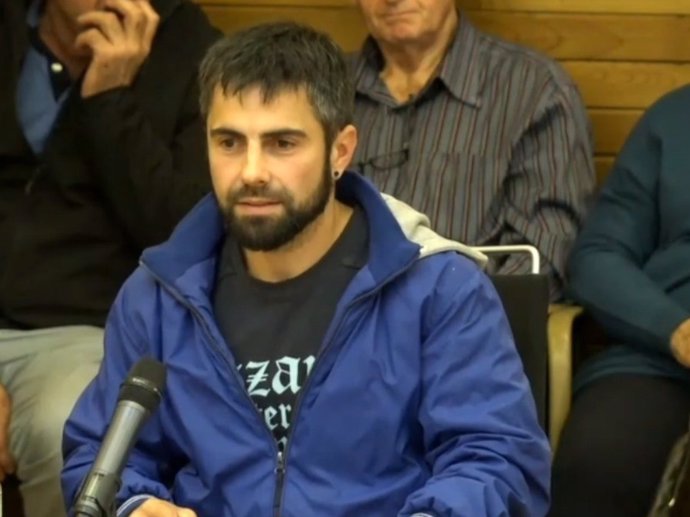 José Antonio Vázquez Macías, de la Coordinadora Ecologista de Asturias, interviene en el Pleno Municipal de Gijón.