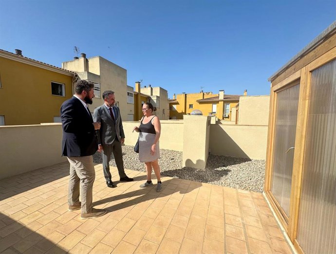 Archivo - Entrega de llaves de 22 viviendas de protección pública en Marratxí el pasado julio.