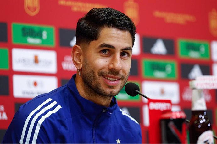 El delantero de la selección española Ayoze Pérez, en rueda de prensa desde la Ciudad del Fútbol de Las Rozas.