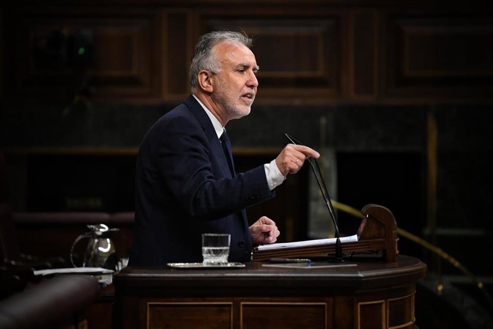 El ministro de Política Territorial, Ángel Víctor Torres, comparece durante el Pleno del Congreso, a 13 de noviembre de 2024, en Madrid (España). El pleno ha comenzado con la intervención de Torres para informar de las consecuencias de la DANA que asoló
