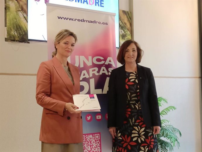 La presidenta (i) y la directora (d) de la Fundación Redmadre, en la presentación del Mapa de la Maternidad 2023.