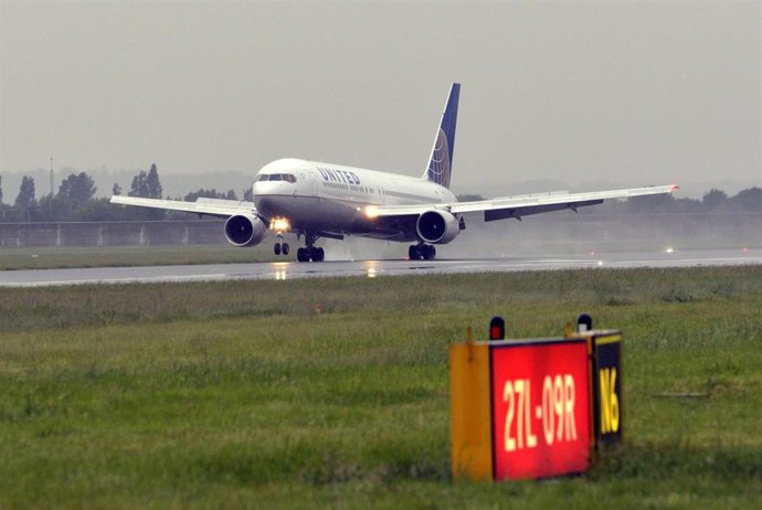 Archivo - Aeropuerto en Reino Unido