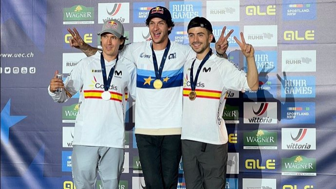 Los riders Viki Gómez y Varo Hernández se hicieron con la plata y el bronce, respectivamnete, en el pasado Campeonato de Europa de BMX Flatland.