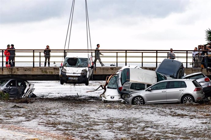 Coches arrastrados por la riera en Cadaqués, a 8 de noviembre de 2024, en Cadaqués, Girona, Catalunya (España).