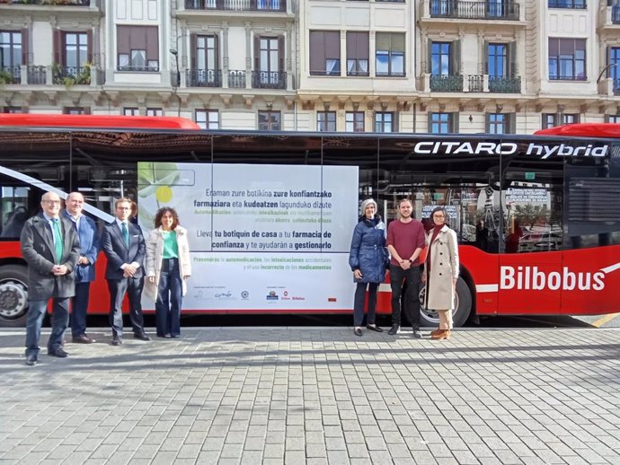 Campaña en Bilbobuns para sensibilizar sobre la gestión de medicamentos usados y caducados.