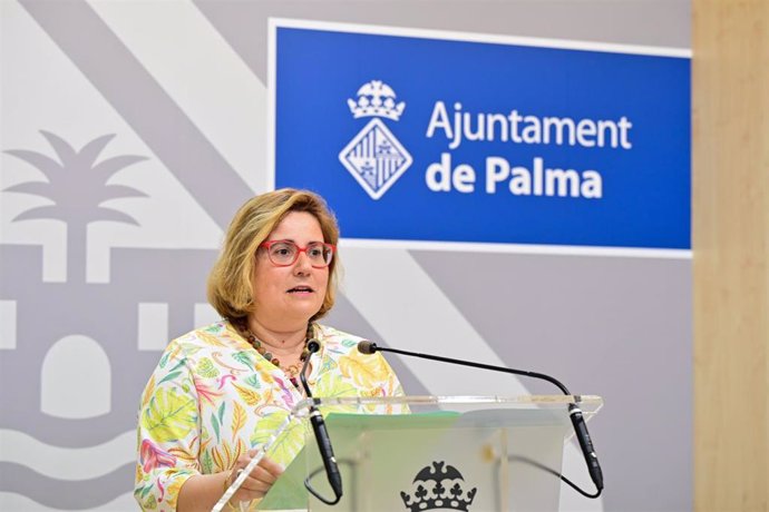 Archivo - La portavoz del Ayuntamiento de Palma, Mercedes Celeste, en una rueda de prensa posterior a la Junta de Gobierno.