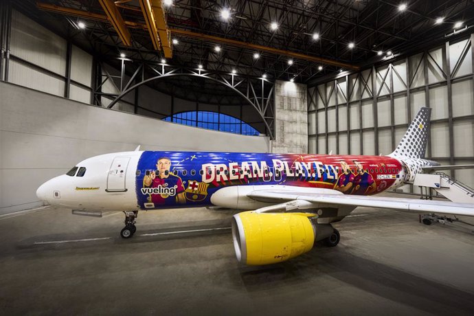 Avión de Vueling vinilado para el Barça Femenino.