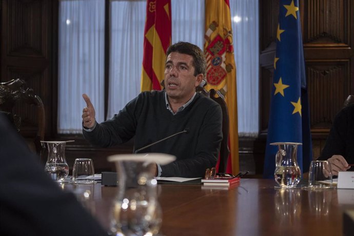 El president de la Generalitat valenciana, Carlos Mazón, durante el pleno extraordinario del Consell de la Generalitat, a 12 de noviembre de 2024, en Valencia