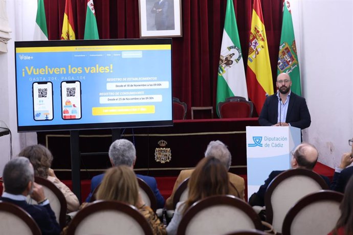 El diputado provincial Germán Beardo, durante la presentación de la campaña 'Cádiz Vale Más'. A 13 de noviembre de 2024, en Cádiz (Andalucía, España).