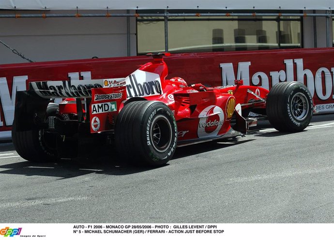 Archivo - Michael Schumacher con el Ferrari de 2006