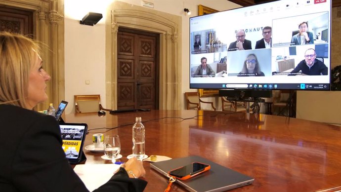 La consellera de Innovación, Industria, Comercio y Turismo, Nuria Montes, en una reunión telemática con Faconauto, la Asociación Española de Fabricantes de Automóviles y Camiones (ANFAC) y el Clúster de Automoción y Movilidad de la Comunitat (AVIA)