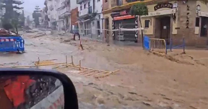 Riada a consecuencia de las intensas lluvias caídas en Alhaurín de la Torre este miércoles 13 de noviembre cuando las comarcas de Valle de Guadalhorce, Costa del Sol y Axarquía, en la provincia de Málaga, permanecen en aviso rojo.