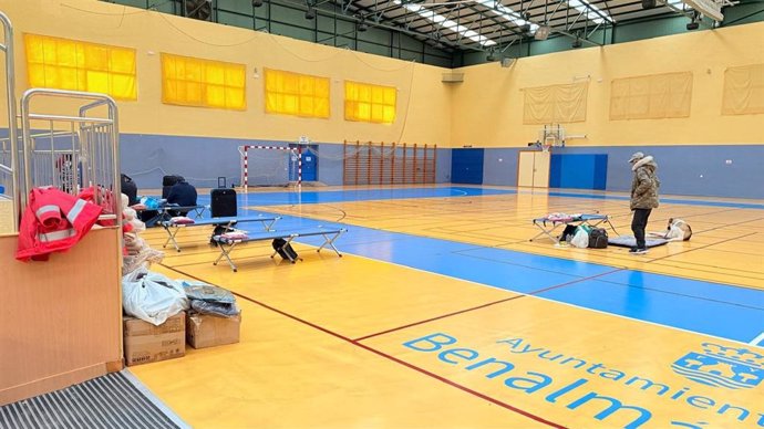 Habilitan el polideportivo de Arroyo de la Miel para acoger a desalojados de Benalmádena.