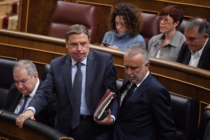 El ministro de Industria, Jordi Hereu el ministro de Agricultura, Luis Planas, y el ministro de Política Territorial y Memoria Democrática, Ángel Víctor Torres, durante el Pleno del Congreso, a 13 de noviembre de 2024, en Madrid (España). El pleno ha come