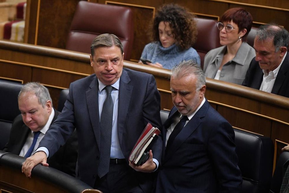 El ministro de Industria, Jordi Hereu el ministro de Agricultura, Luis Planas, y el ministro de Política Territorial y Memoria Democrática, Ángel Víctor Torres, durante el Pleno del Congreso, a 13 de noviembre de 2024, en Madrid (España). El pleno ha co