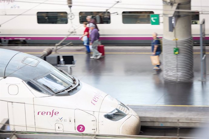 Archivo - Imatge de recurs d'un tren de Renfe