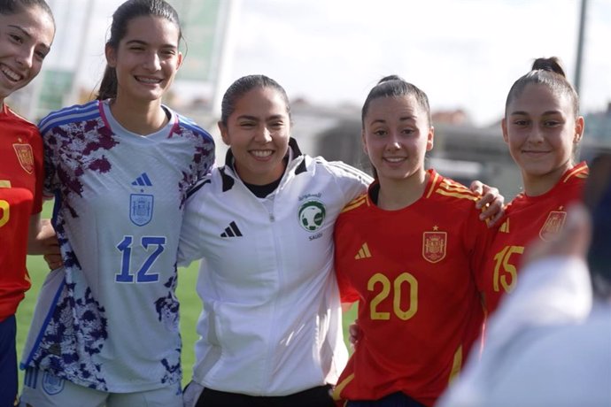 La RFEF recibe a entrenadoras y gestoras saudíes que trabajan para el desarrollo del fútbol femenino en su país.