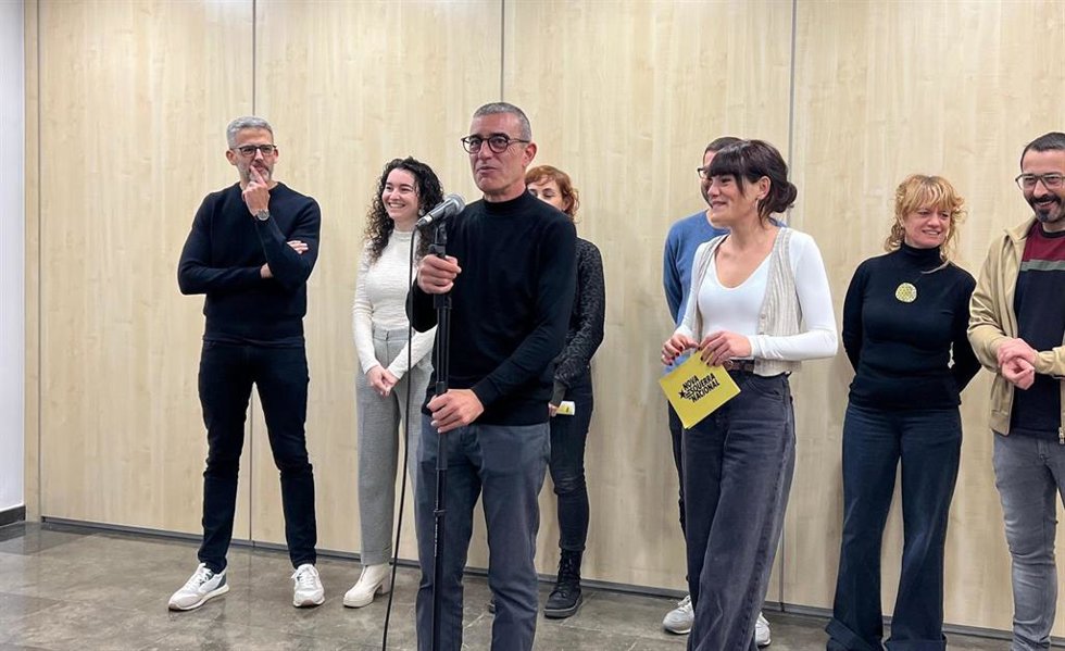 El candidato a la presidencia de ERC de Nova Esquerra Nacional, Xavier Gods, y la candidata a la secretaría general, Alba Camps, durante la presentación del programa electoral de la candidatura