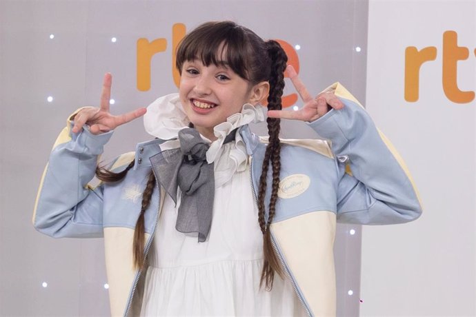 La cantante de Eurovisión Junior, Chloe DelaRosa, posa para Europa Press, en Torrespaña, a 13 de noviembre de 2024, en Madrid (España). Chloe DelaRosa llevará a cabo la 10ª propuesta española en Eurovisión Junior, uniéndose así a la lista de representante