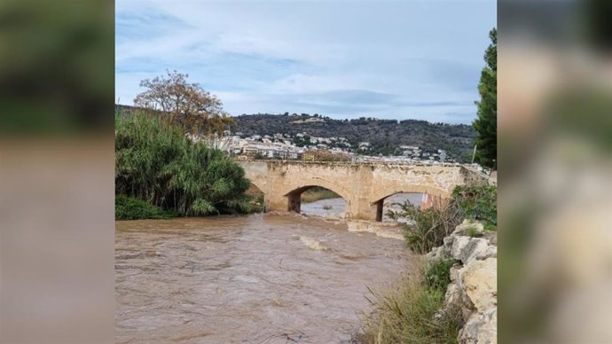 El río Gorgos a su paso por Xàbia (Alicante) a mediodía del 13 de noviembre de 2024.