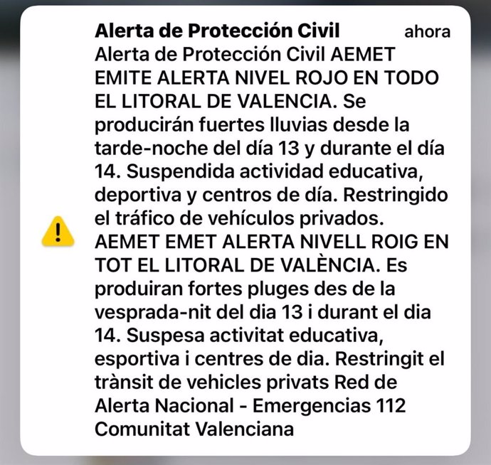 Emergencias envía una alerta móvil ante el aviso rojo de lluvias en el litoral de Valencia y suspende clases