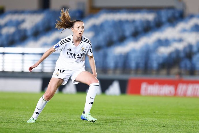 Archivo - Caroline Weir of Real Madrid in action during the Spanish Women League, Liga F, football match played between Real Madrid and Atletico de Madrid at Alfredo Di Stefano stadium on October 13, 2024, in Valdebebas, Madrid, Spain.
