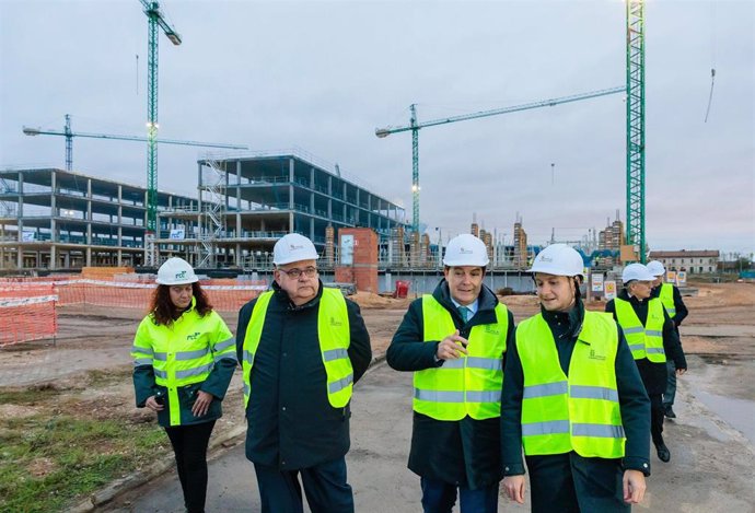 El presidente de la Junta de Castilla y León, Alfonso Fernández Mañueco, visita las obras del nuevo hospital de Aranda.