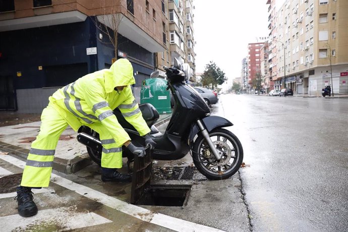 Incidencias en la capital malagueña con motivo de las precipitaciones 