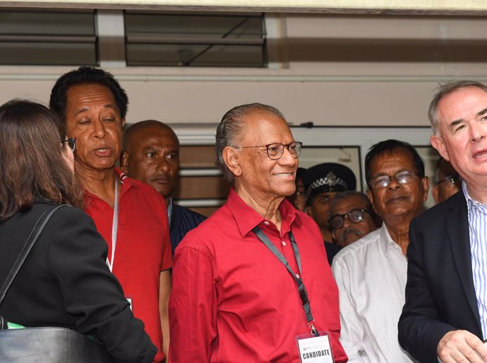 TRIOLET (MAURITIUS), Nov. 11, 2024  -- Former Mauritian Prime Minister Navin Ramgoolam (C) waits for election results in Triolet, Mauritius, on Nov. 11, 2024. Mauritian Prime Minister Pravind Kumar Jugnauth on Monday conceded defeat of his alliance in leg