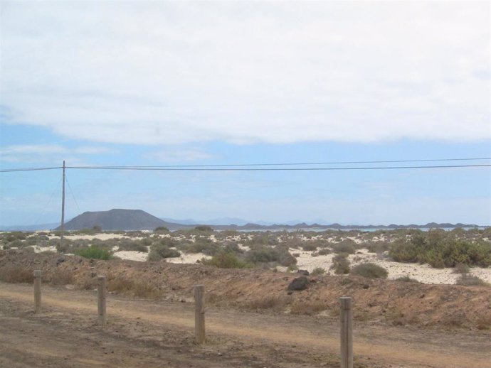 Archivo - Isla De Lobos Y Lanzarote Vista Desde Fuerteventura