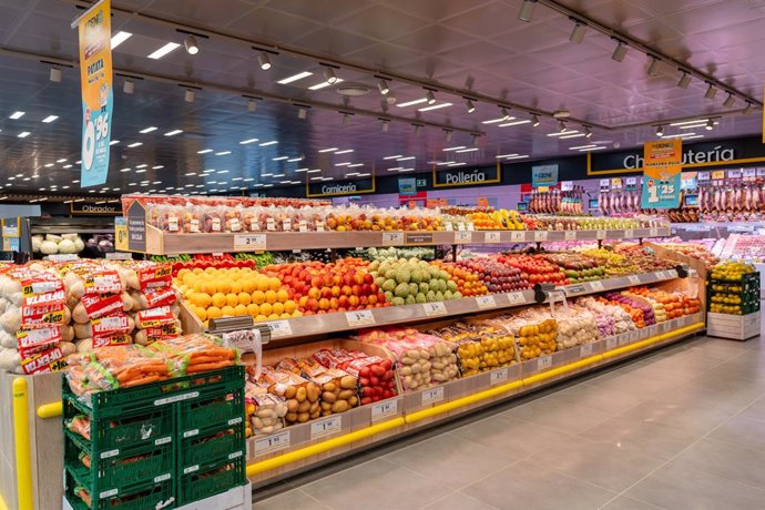 Archivo - Ahorramas abre su tercer supermercado en Tres Cantos