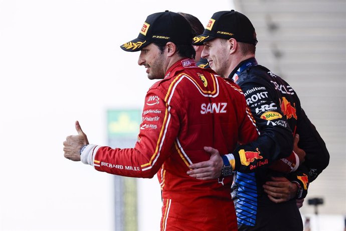 Archivo - SAINZ Carlos (spa), Scuderia Ferrari SF-24, portrait, VERSTAPPEN Max (ned), Red Bull Racing RB20, portrait during the Formula 1 MSC Cruises Japanese Grand Prix 2024, 4th round of the 2024 Formula One World Championship from April 5 to 7, 2024 on