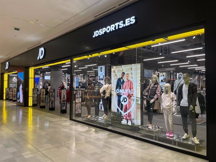 El centro comercial Los Arcos inaugura una de las tiendas de JD Sports más grandes de Sevilla, con más de mil metros cuadrados.