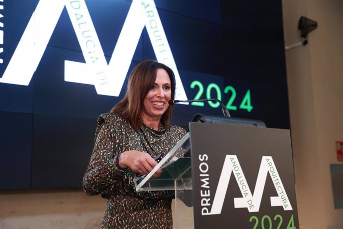 La consejera de Fomento, Articulación del Territorio y Vivienda, Rocío Díaz, interviene durante la entrega de los Premios Andalucía de Arquitectura 2024. (Foto de archivo).