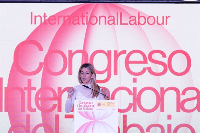 La vicepresidenta segunda y ministra de Trabajo, Yolanda Díaz, durante la inauguración del primer ‘Congreso Internacional del Trabajo. Hacia una Internacional Laborista’, en el Hotel Meliá Plaza de Castilla, a 13 de noviembre de 2024, en Madrid (España).