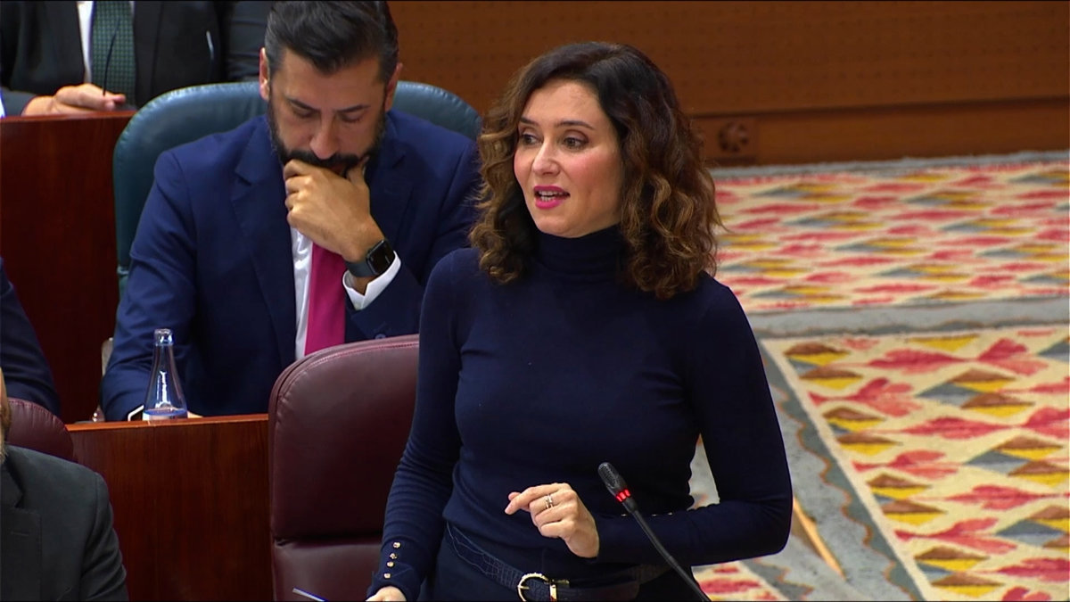Ayuso critica que se colonice la Universidad con un "chiringuito de  familias"