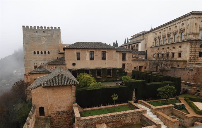 Archivo - Imagen del inicio  de las obras de restauración de la Torre de las Gallinas en la Ahambra a 11 de enero del 2023 en Granada (Andalucía, España) El Patronato de la Alhambra y Generalife ha comenzado las obras de restauración de la Torre de las Ga