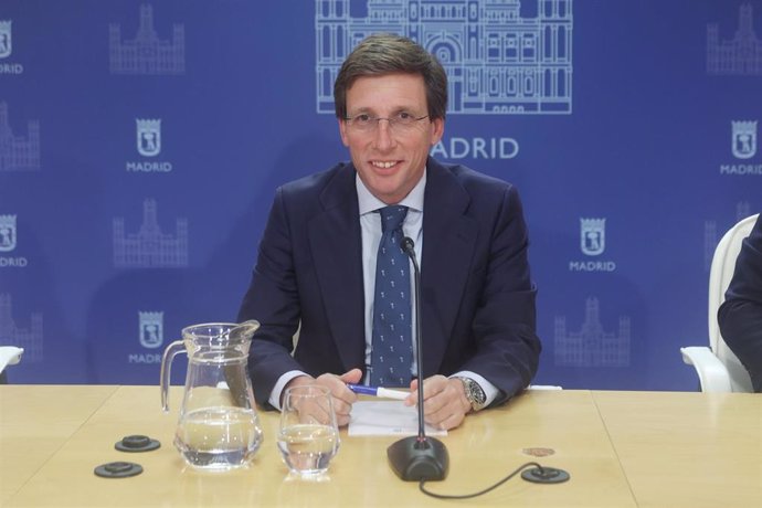 Archivo - El alcalde de Madrid, José Luis Martínez-Almeida, durante una rueda de prensa posterior a la Junta de Gobierno, en el Palacio de Cibeles, a 4 de abril de 2024, en Madrid (España).