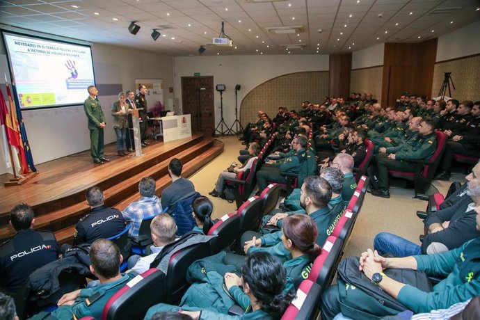 La delegada del Gobierno, Milagros Tolón, en la inauguración de la jornada formativa 'Novedades en el trabajo policial vinculado a violencias machistas', programada a través de la Unidad de Coordinación contra la Violencia sobre la Mujer.