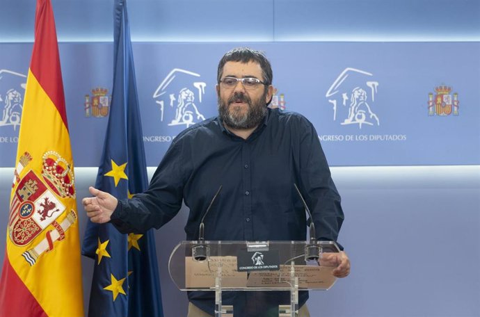 Archivo - El diputado de Mes por Mallorca-Sumar,  Vicenç Vidal, durante una rueda de prensa anterior a la reunión de la Junta de Portavoces, en el Congreso de los Diputados, a 17 de septiembre de 2024, en Madrid (España).