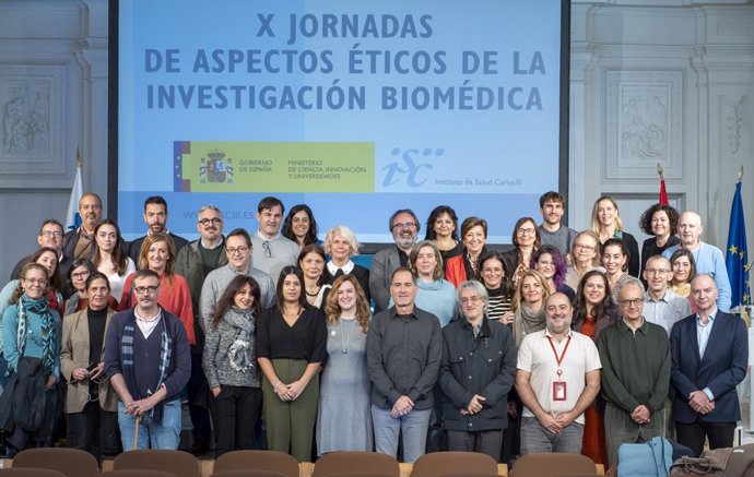 Foto de familia de la X Jornada sobre Aspectos Éticos de la Investigación Biomédica.