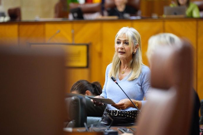 Patricia del Pozo interviniendo en el Parlamento andaluz.