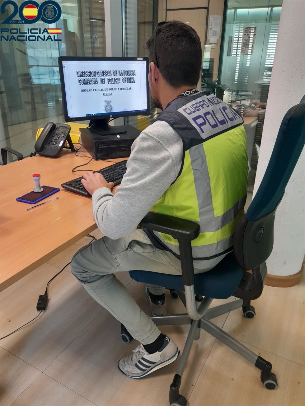 Archivo - Agente de Policía Nacional de Ibiza